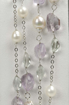 Collana realizzata in oro bianco con perle barocche di acqua dolce, ametista e prasiolite