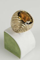 Anello realizzato in bronzo con quarzo affumicato ovale